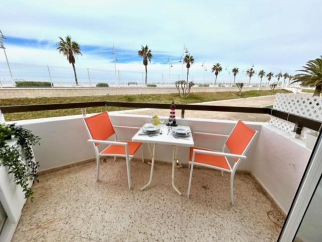 Apartment Gatu Valdeplaya 1ª Linea Playa Piscina Parking 3 Dormit 2 Banos, Solo Familias O Grupos Mayores De 25 Anos El Puerto de Santa María